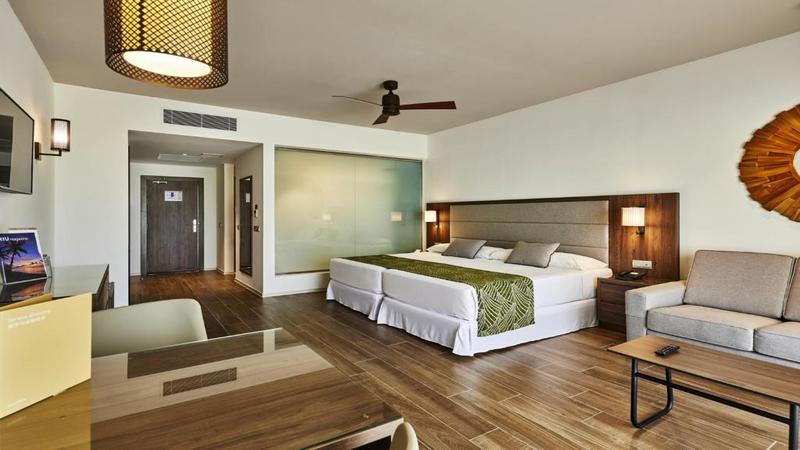 Meeru jacuzzi beach villa